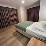 White Icmeler Apartment